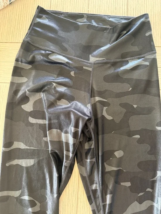 Nike Black Camo High-Waist Leggings - Picture 4 of 5